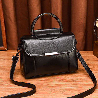 Material principal Bolso de mano de embrague clásico de PU de color sólido simple de cuerpo cruzado / bolso de hombro