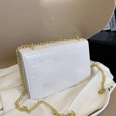Bolsas de mensajería femeninas elegantes de 2022 con cierre de botón y decoración de cuentas en 7 colores elegantes