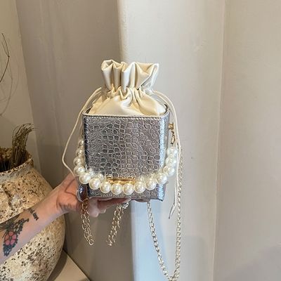 Bolso de bolsillo de color dulce de moda de verano con cadena de perlas Bolso de eslingas para mujeres