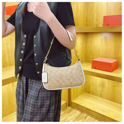 Bolsos de cuero para mujeres a prueba de agua y color personalizado en la colección de verano de moda