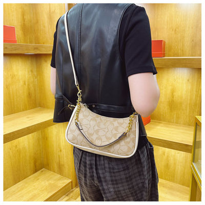 Bolsos de cuero para mujeres a prueba de agua y color personalizado en la colección de verano de moda