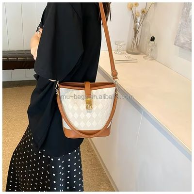 Material principal Cuerpo de cuero de PU y bolsas de balde de playa para el armario de mujeres de verano