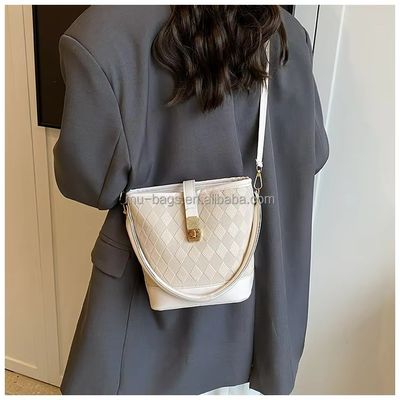 Material principal Cuerpo de cuero de PU y bolsas de balde de playa para el armario de mujeres de verano