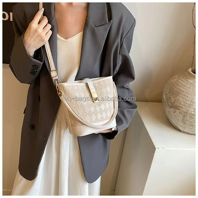 Material principal Cuerpo de cuero de PU y bolsas de balde de playa para el armario de mujeres de verano