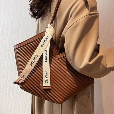 Bolsas con estilo para estudiantes con material de revestimiento de cachemira y decoración de cerradura