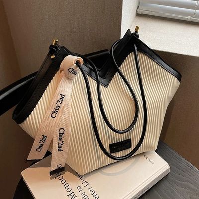 Bolsas con estilo para estudiantes con material de revestimiento de cachemira y decoración de cerradura