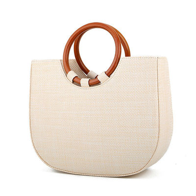 Bolso de mujer tejido con hierba y mango de madera para el ocio con diseños de moda