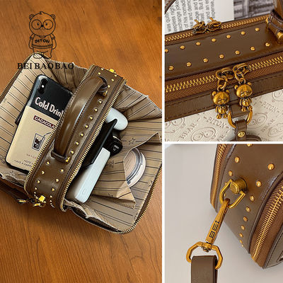 PU Retro Embalado Bolso Cuadrado Pequeño Con Un Largo Cinturón Para Mano