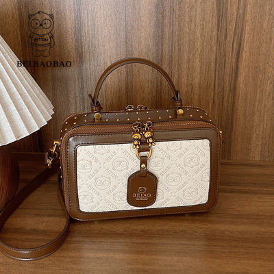 PU Retro Embalado Bolso Cuadrado Pequeño Con Un Largo Cinturón Para Mano