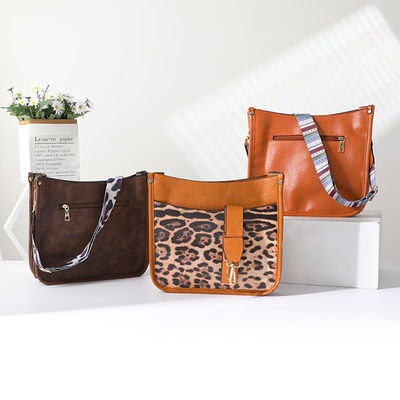 Bolso de hombro de piel vegetariana para mujer con correa de guitarra y mango único