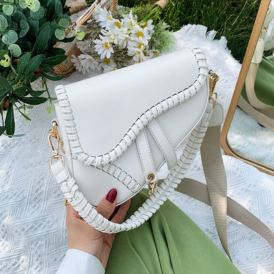 Bolso de montura retro de hombro único de tejido artesanal Diseño femenino con correa ancha