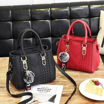 Elegante bolso de hombro de cuero genuino con dibujos animados y decoración de botones