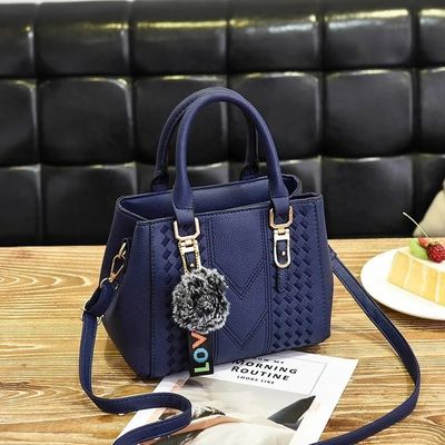 Elegante bolso de hombro de cuero genuino con dibujos animados y decoración de botones