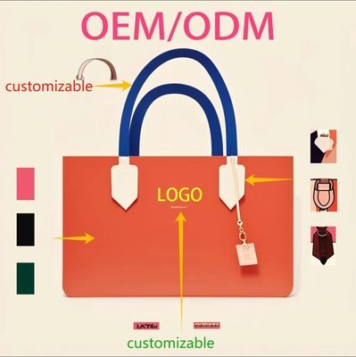 Elegante bolso de hombro de cuero genuino con dibujos animados y decoración de botones