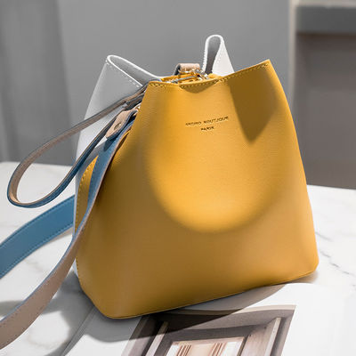 Bolso de cubo femenino de verano 2024 Color de contraste y detección de movimiento para una bolsa versátil