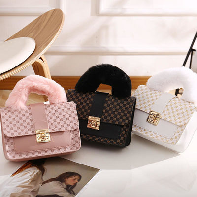 L mini bolsa cuadrada de lana de cordero de invierno y bolsa de mensajería de PU para bolso de mano de moda