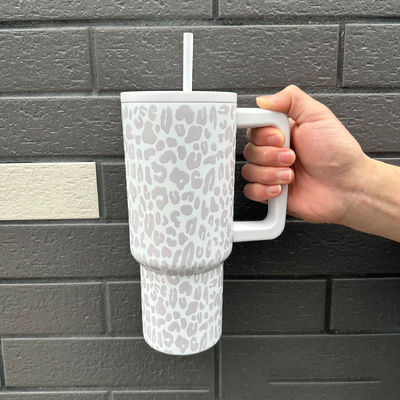 Aventura personalizada 40 oz tumbler de acero inoxidable con aislamiento de doble pared y mango