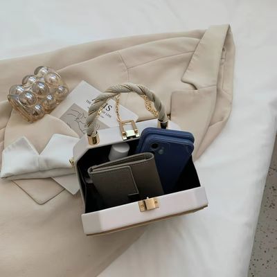Detección de movimiento Bolsos de hombro de mujer con cadena cruzada con pequeña gelatina ligera y PU