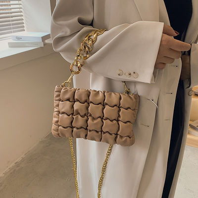 Impresión de logotipo personalizado Bolsos de cuero de PU Bolsos de mujer con diseño de cadena