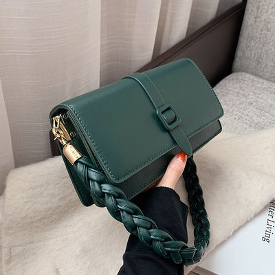 Bolsos de cuero de PU trenzados para mujeres con cierre de cremallera elegante para un aspecto de moda