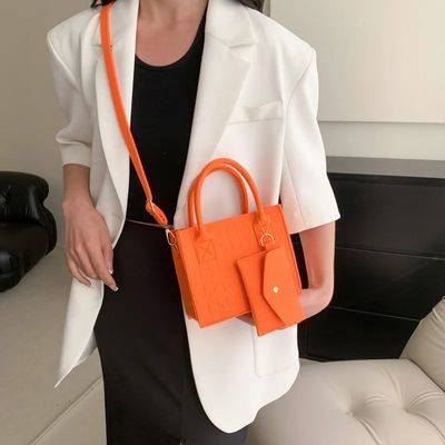 Bolso de estilo vintage para mujeres elegantes hecho de material ligero