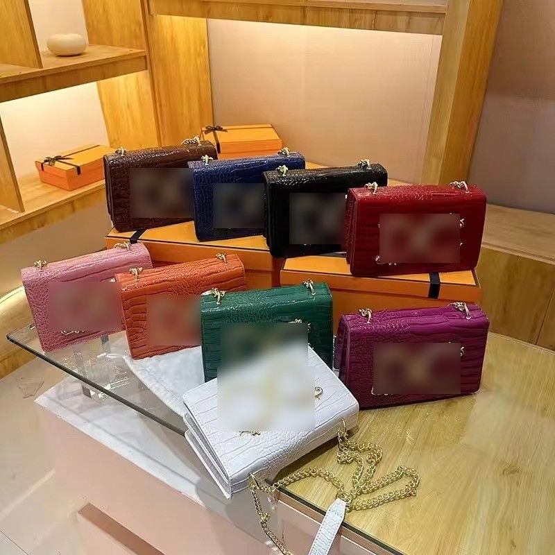 Bolsas de mensajería femeninas elegantes de 2022 con cierre de botón y decoración de cuentas en 7 colores elegantes