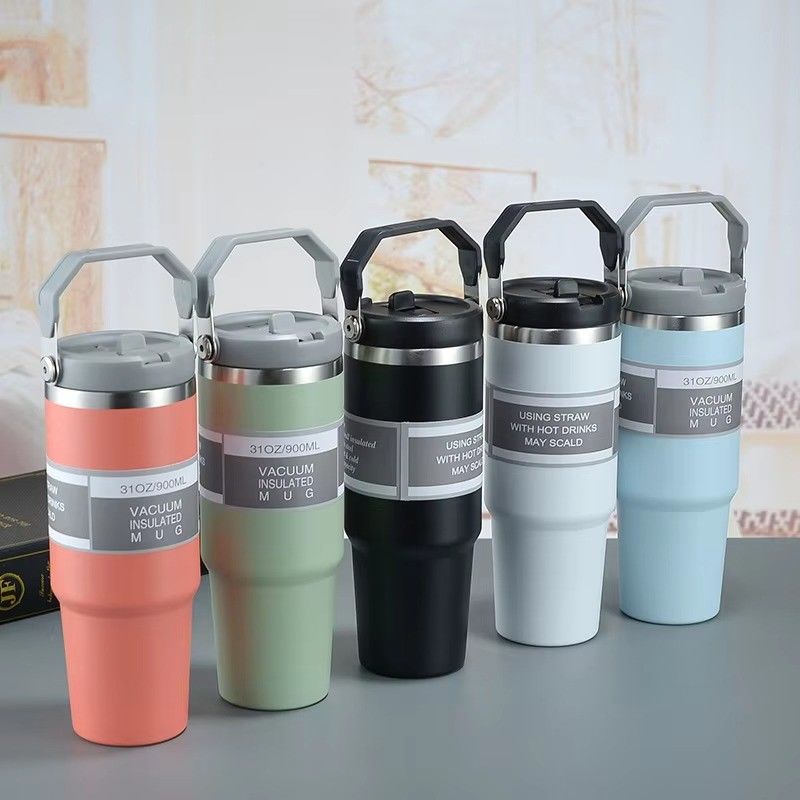 Taza de café aislada de tumbler sostenible con mango y tapa 20oz 30oz