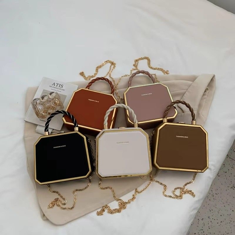 Detección de movimiento Bolsos de hombro de mujer con cadena cruzada con pequeña gelatina ligera y PU